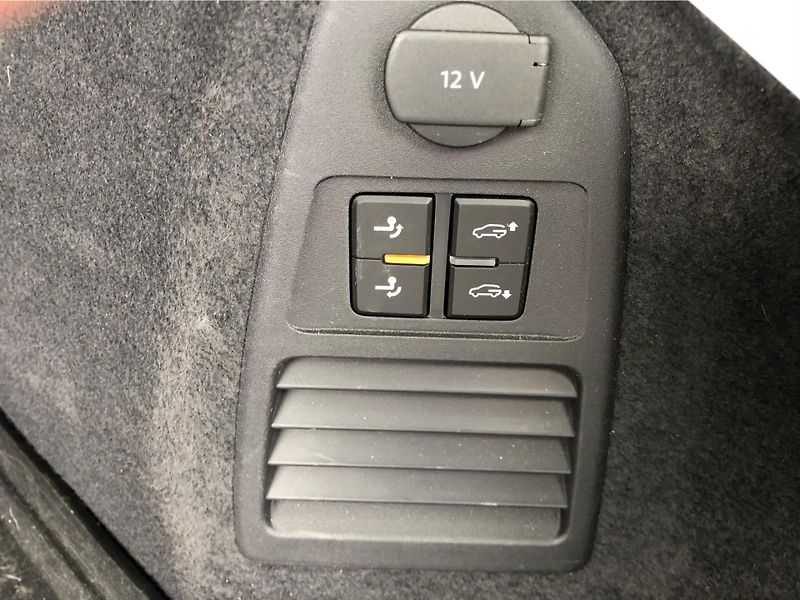 Volkswagen Touareg 3.0 TDI R-Line - fotka 28 z 30
