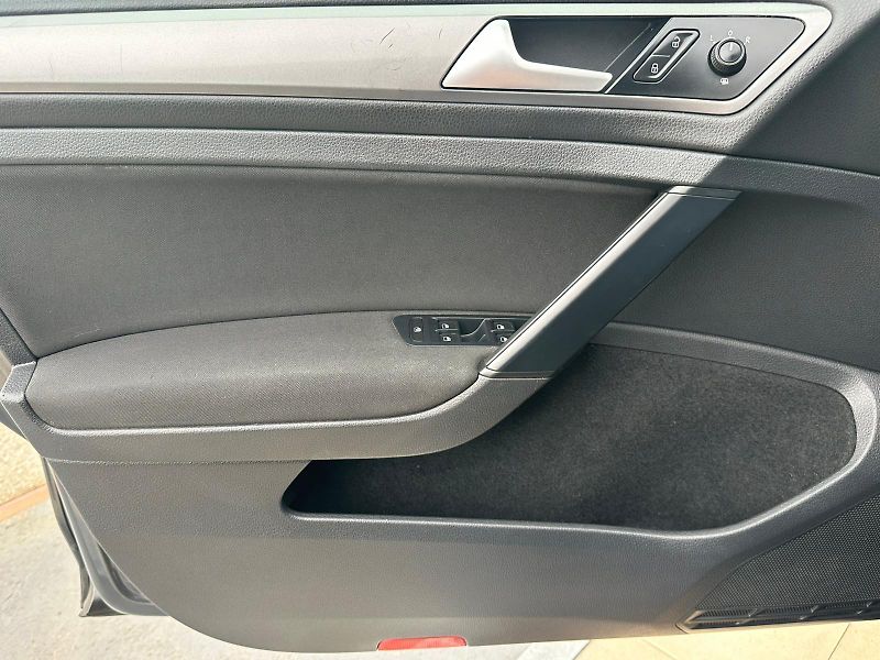 Volkswagen Golf (2014) 1.6TDi, 77KW - fotka 19 z 20