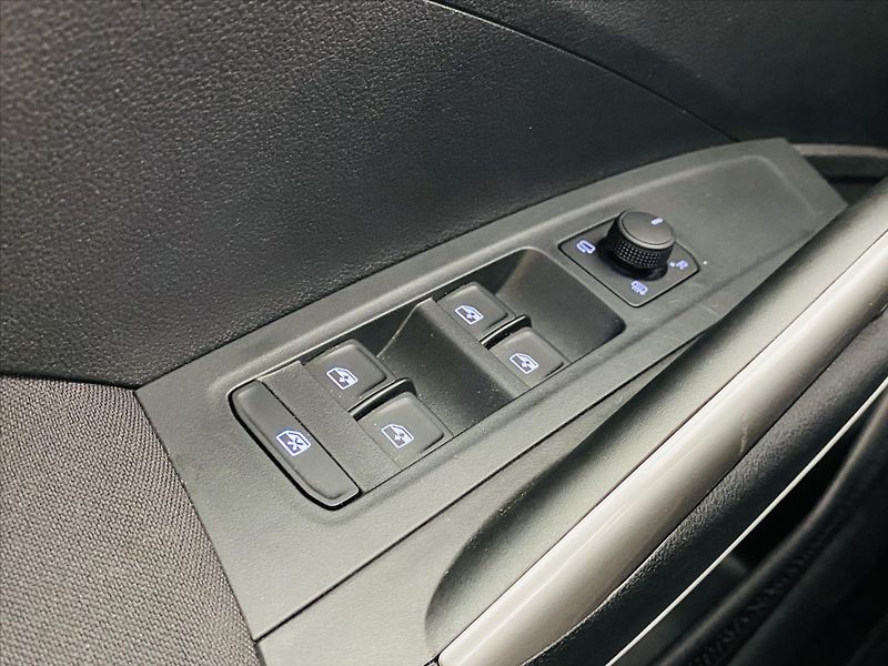 Škoda Fabia 1,0 TSI 85kW Top Selection - fotka 18 z 26