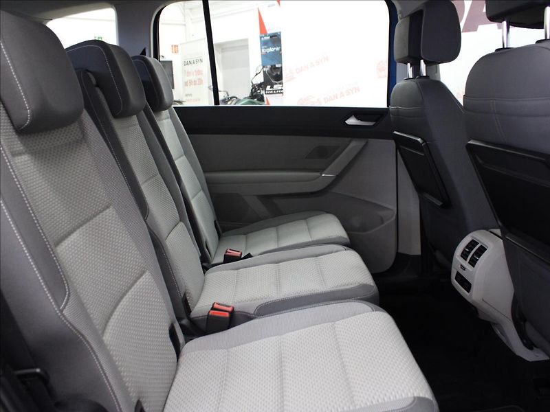 Volkswagen Touran 2,0 TDI 110KW LED 1.majitel - fotka 13 z 30