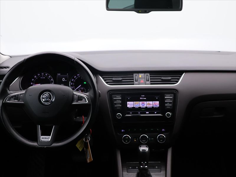 Škoda Octavia 2,0 TDI 135kW DSG 4x4 Scout - fotka 21 z 28