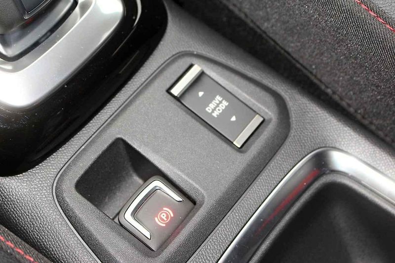 Opel šel cestou co nejnižší možné ceny, v základu nabízí tedy jediný motor.