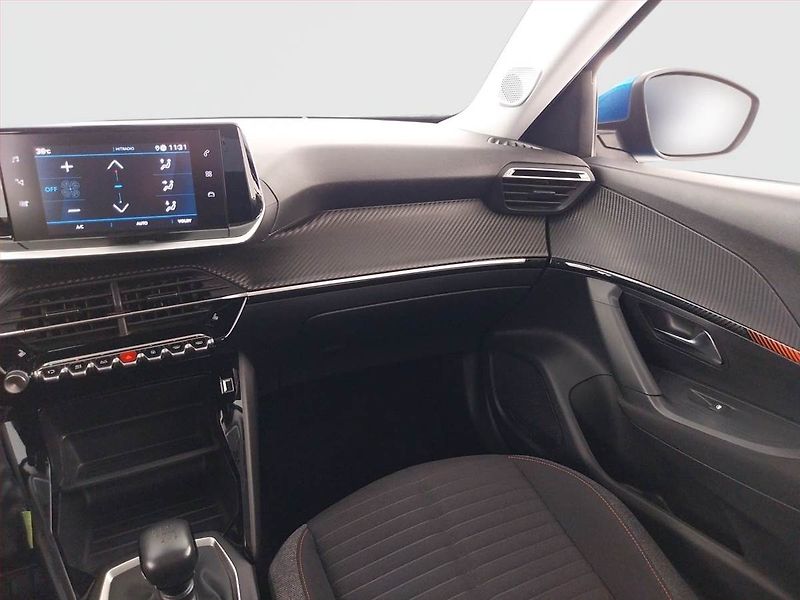Peugeot 2008 (2020) Allure 1.2 PureTech, ČR,1.maj - fotka 8 z 19
