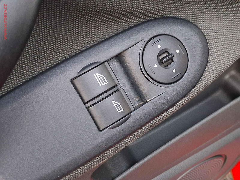 Ford C-MAX (2009) 1.6 16V, ČR, Ambiente - fotka 11 z 15