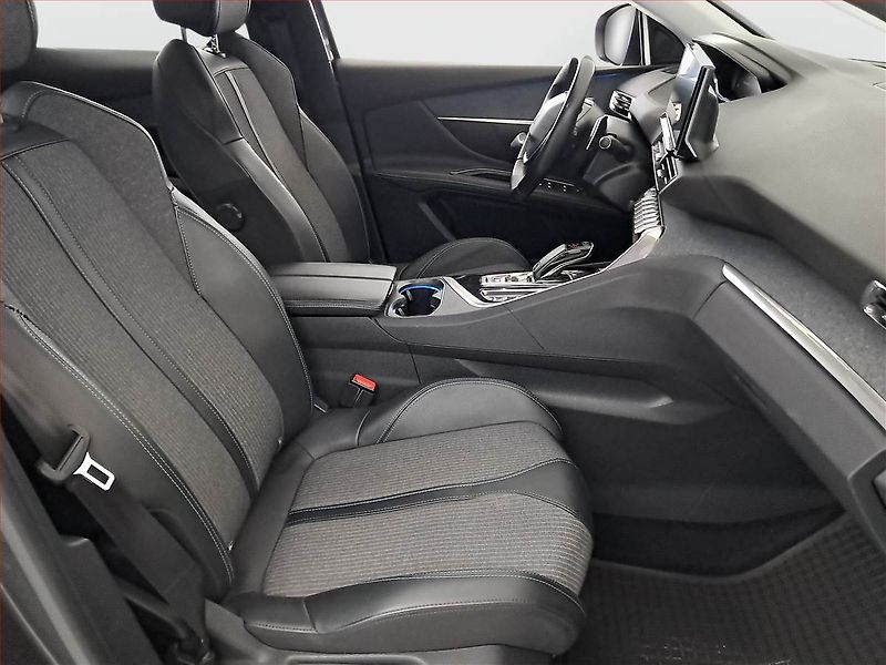 Peugeot 3008 (2021) 1.5 BlueHDi, Automat, ČR,1.maj - fotka 9 z 22