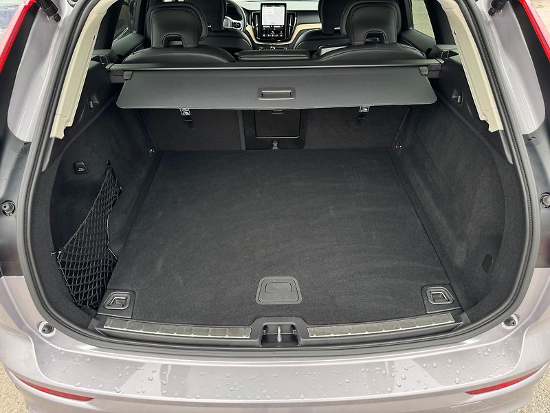 Volvo XC60 PLUS B5, 360°, VENTILACE - fotka 15 z 24