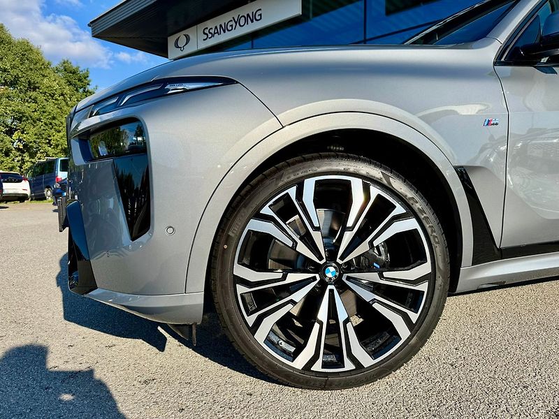 BMW X7 40xd Masáže N.náprava N.topení - fotka 9 z 28