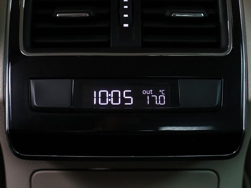 Škoda Superb 2,0 TDI 140kW DSG 4x4 Style CZ - fotka 25 z 32
