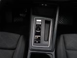 Volkswagen Golf (2024) Life 1.5 eTSI, digi klima - náhled 13