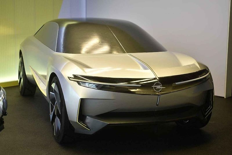 Nový Opel Grandland při první tuzemské testovací jízdě
