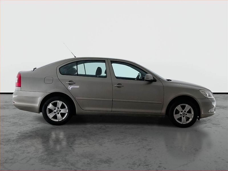 Škoda Octavia (2010) Ambiente 1.2 TSI - fotka 6 z 16