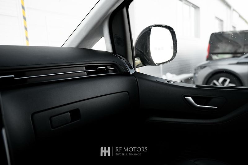 Hyundai Staria (2023) 2.2 CRDi Luxury 4x4 130kW - fotka 37 z 54