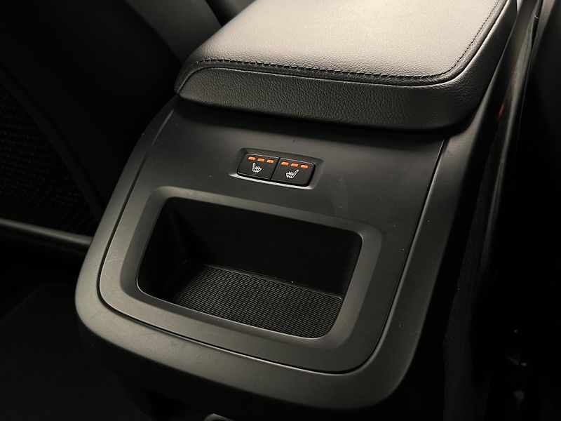 Volvo V60 CC D4 AWD AUT CZ 1. maj. - fotka 20 z 43