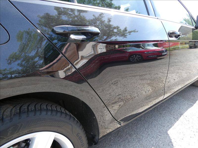 Volkswagen Golf 1,6 TDi 77kW serviska, xenony - fotka 13 z 50