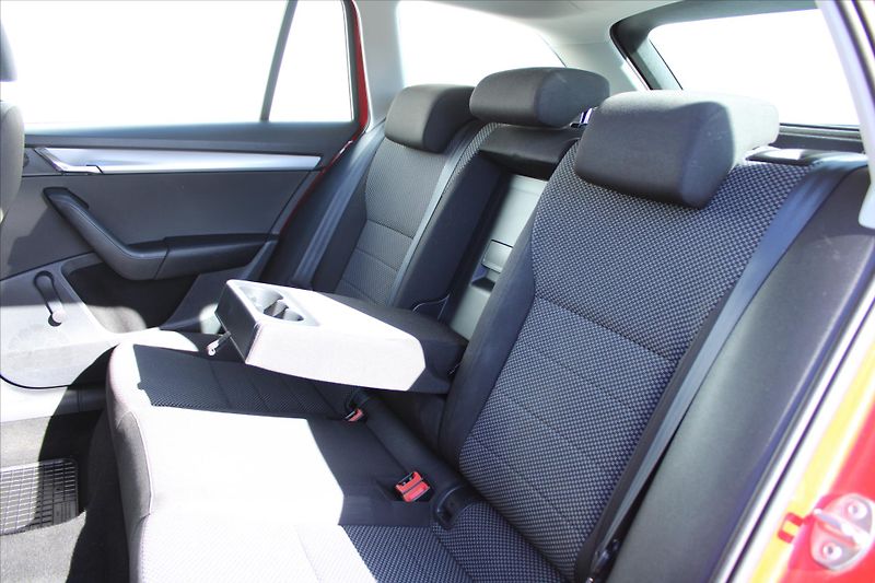 Škoda Octavia 1.6TDI 77kW TAŽNÉ ZAŘ. ČR - fotka 10 z 19