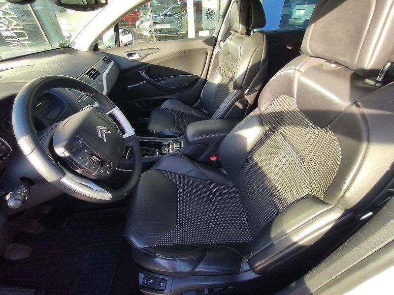 Citroën C5 (2014) 2.0HDI 140k EXCLUSIVE MAN6 HYD - fotka 14 z 43