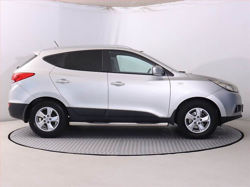 Hyundai ix35 (2011) 1.7 CRDi, Park. senzory - fotka 6 z 15