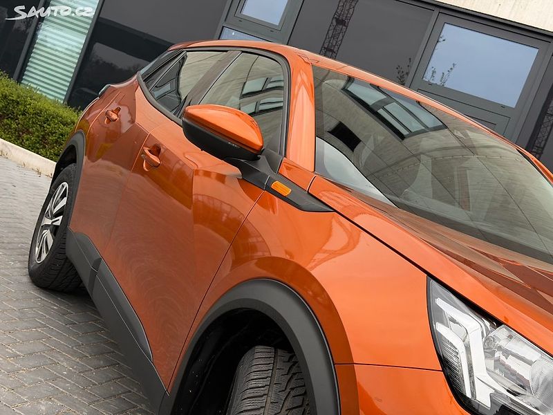 Peugeot 2008 1.2 PureTech 74 kW / tažné - fotka 8 z 21