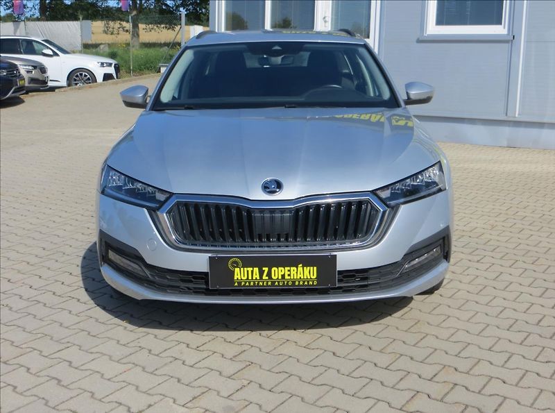 Škoda Octavia 2,0 TDI Ambition Combi ČR - fotka 2 z 24