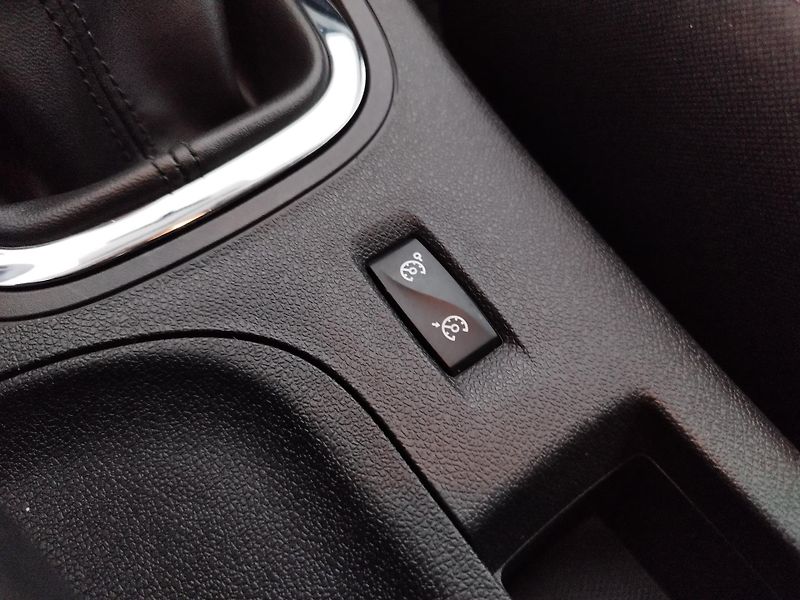 Renault Mégane (2015) 1,6i 81KW klima najeto 99000 - fotka 21 z 29