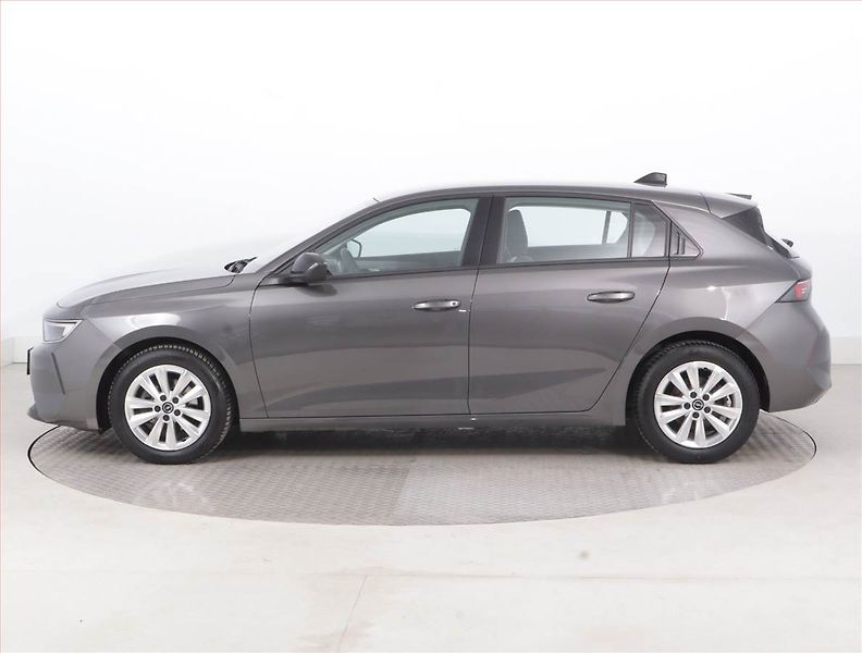 Opel Astra (2023) Edition 1.2 Turbo, Navi - fotka 3 z 16