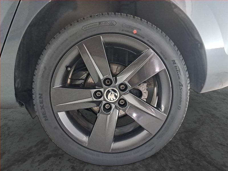 Škoda Rapid (2016) Spaceback 1.2 TSI - fotka 15 z 19