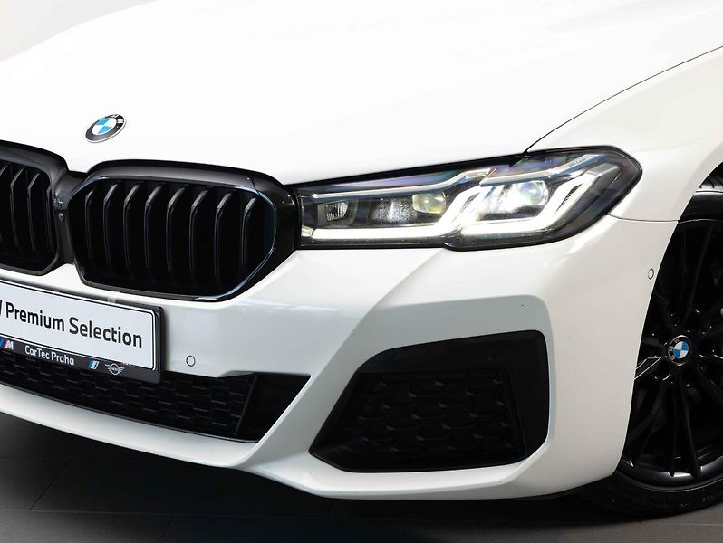 BMW Řada 5 540d xDrive - fotka 12 z 23