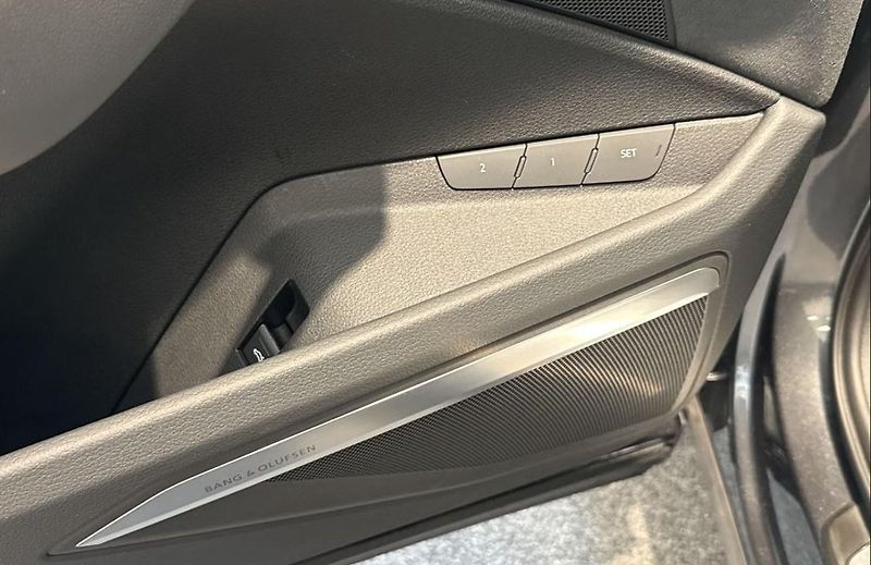 Audi Q8 e-tron 55 Q SoH 97% 360k Pano Tažné - fotka 28 z 34