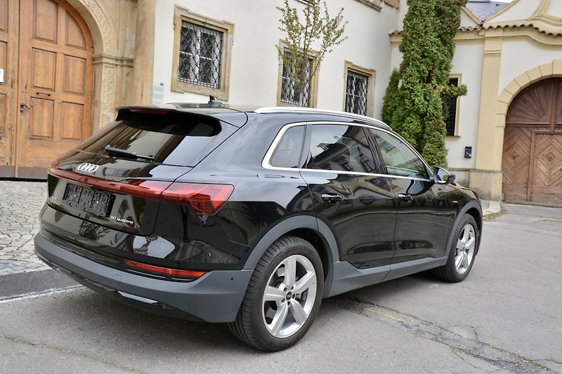Audi e-tron (2022) 50 QUATTRO BUSSINES 1 Majitel - fotka 53 z 53