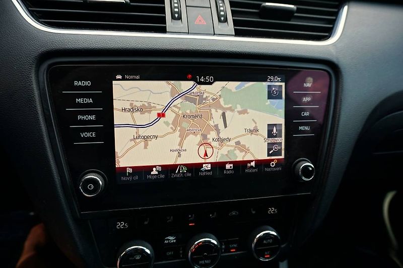 Škoda Octavia (2018) 2,0 TSI 169 kW - fotka 41 z 51