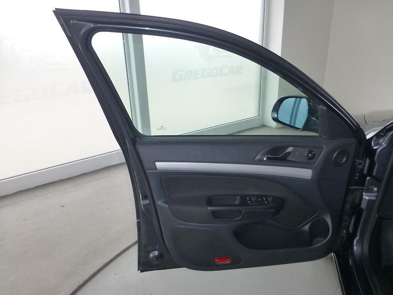 Škoda Octavia (2012) 2,0TDI*VYHŘ.S*NAVIG**XENON*4X4 - fotka 9 z 27