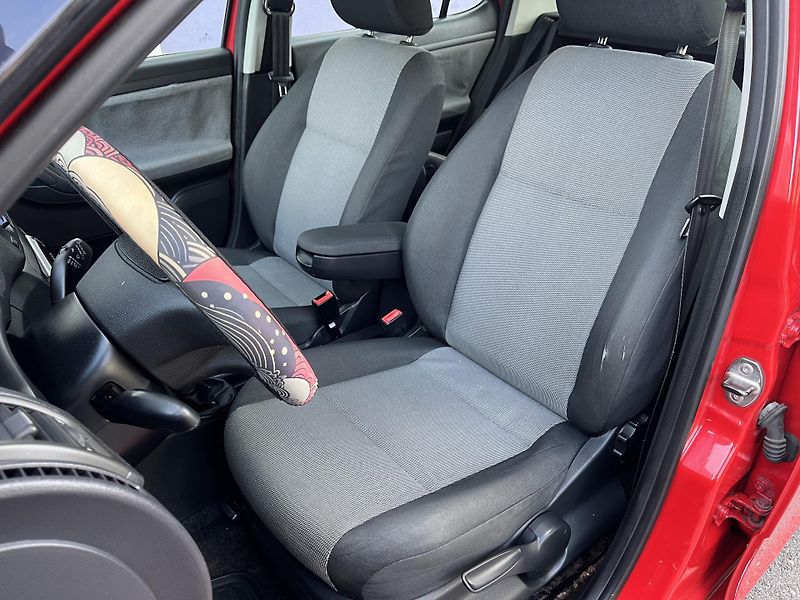 Škoda Fabia 1,2 HTP + pneu zima - fotka 11 z 26