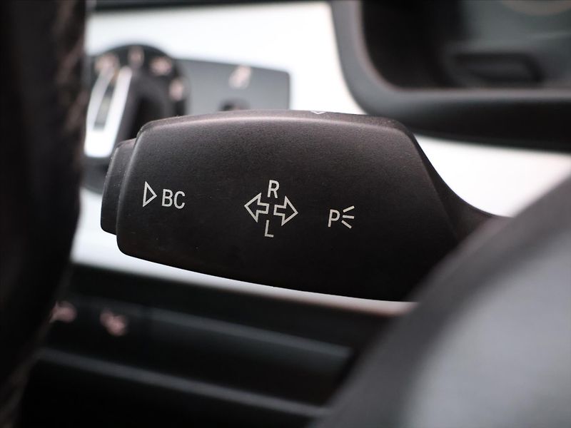 BMW Řada 5 3,0 530d x Drive Tažné Klima - fotka 20 z 38