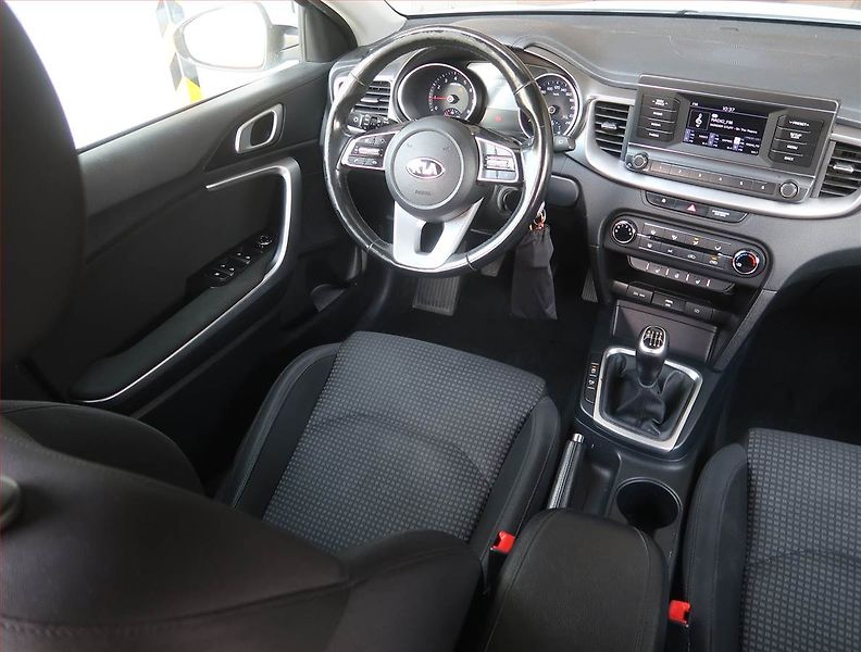 Kia Ceed (2020) 1.0 T-GDI, Tempomat - fotka 7 z 16