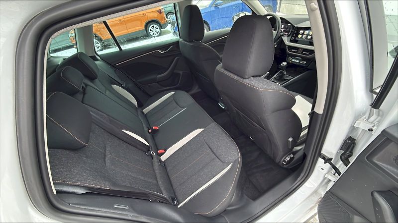 Škoda Kamiq (2024) Top Selection 1,0 TSI 85 kW 6- - fotka 13 z 22