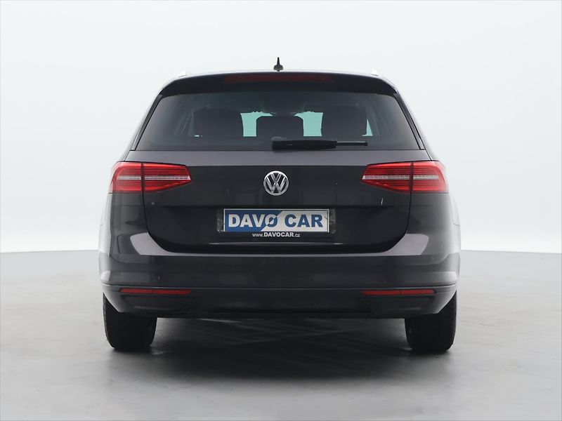 Volkswagen Passat 2,0 TDI 110kW DSG LED 1.Maj - fotka 6 z 31
