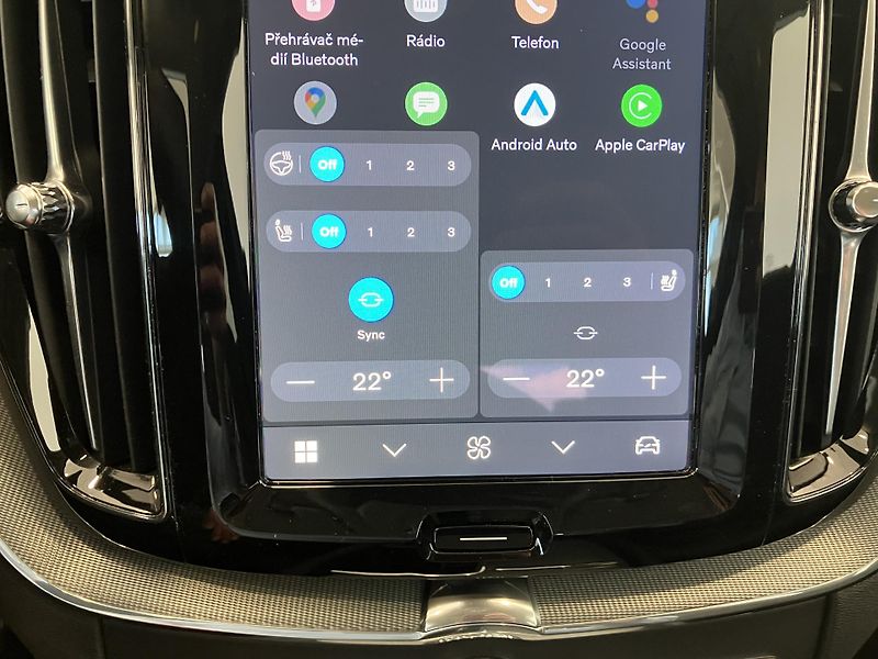 Volvo XC60 B5 AWD Plus Dark AT8 - fotka 38 z 46