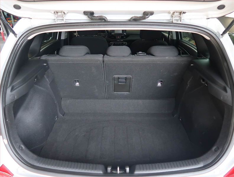 Hyundai i30 (2017) 1.0 T-GDI, ČR,1.maj, Tempomat - fotka 13 z 19
