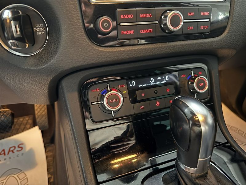 Volkswagen Touareg 3,0   TDI PO ROZVODECH ACC 360 - fotka 17 z 28