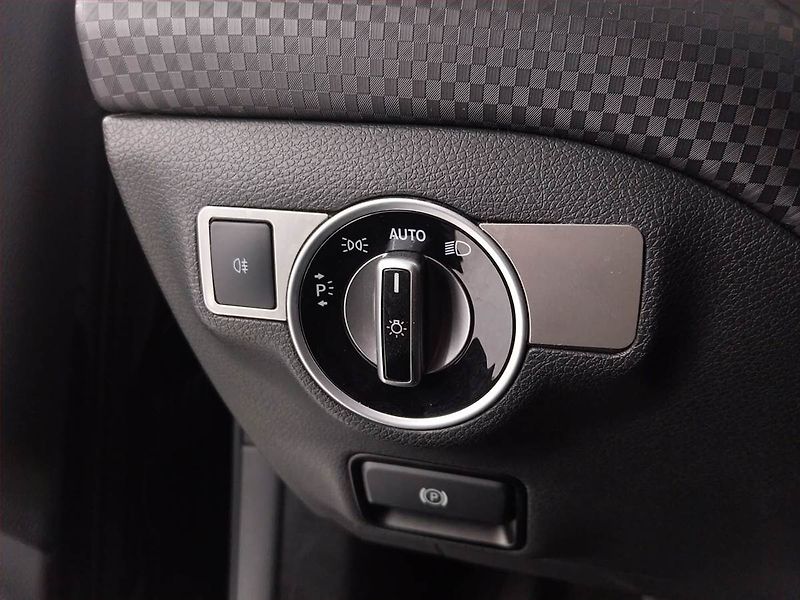 Mercedes-Benz Třídy A (2016) A 200, Automat, Serv.kniha - fotka 20 z 22