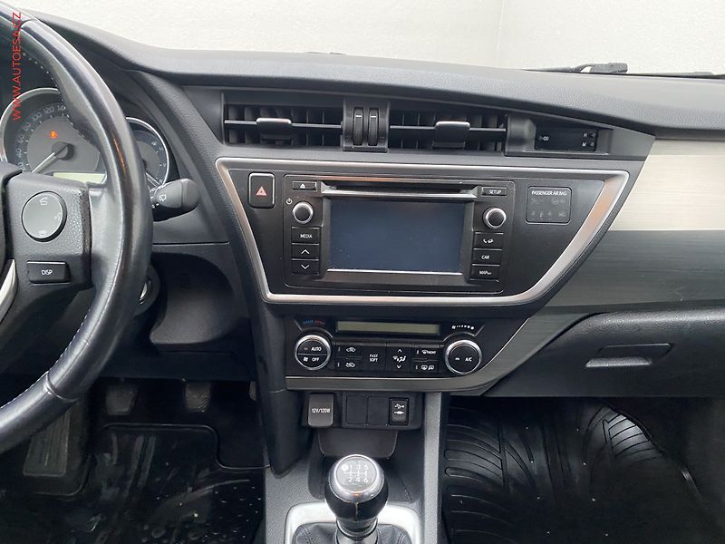 Toyota Auris (2014) 1.6, +kola - fotka 11 z 18