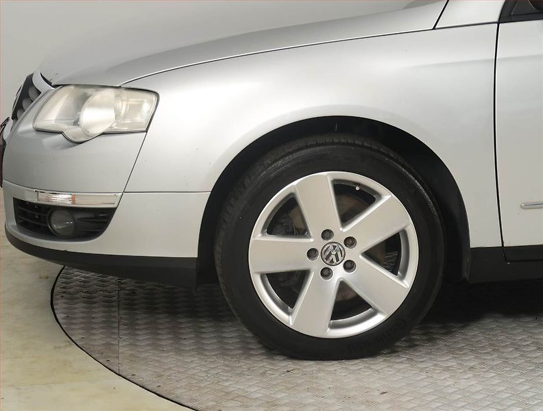 Volkswagen Passat (2006) Comfortline 2.0 TDI, 4X4 - fotka 14 z 19