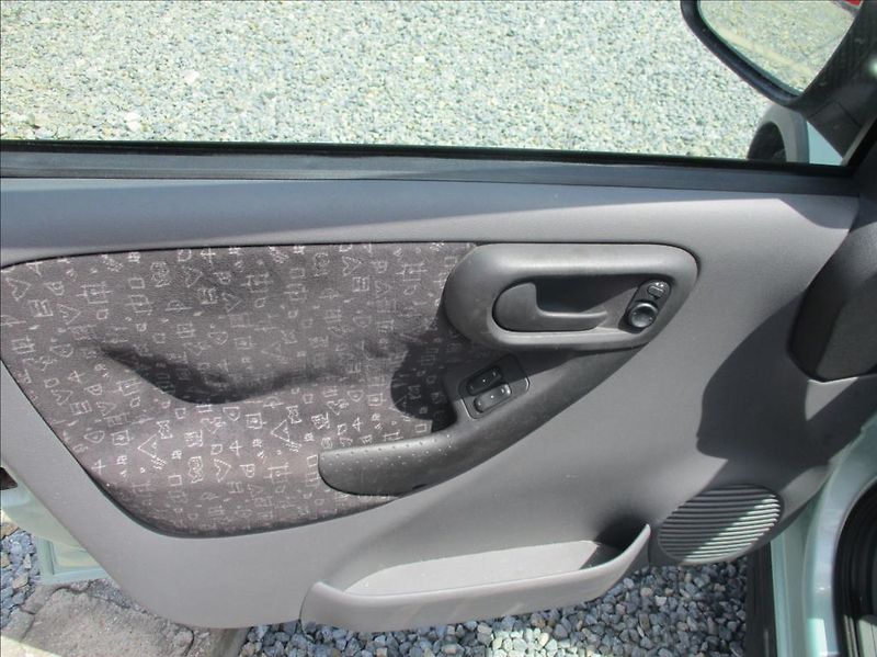 Opel Corsa 1,2 i, automat, klima, servis, - fotka 12 z 27