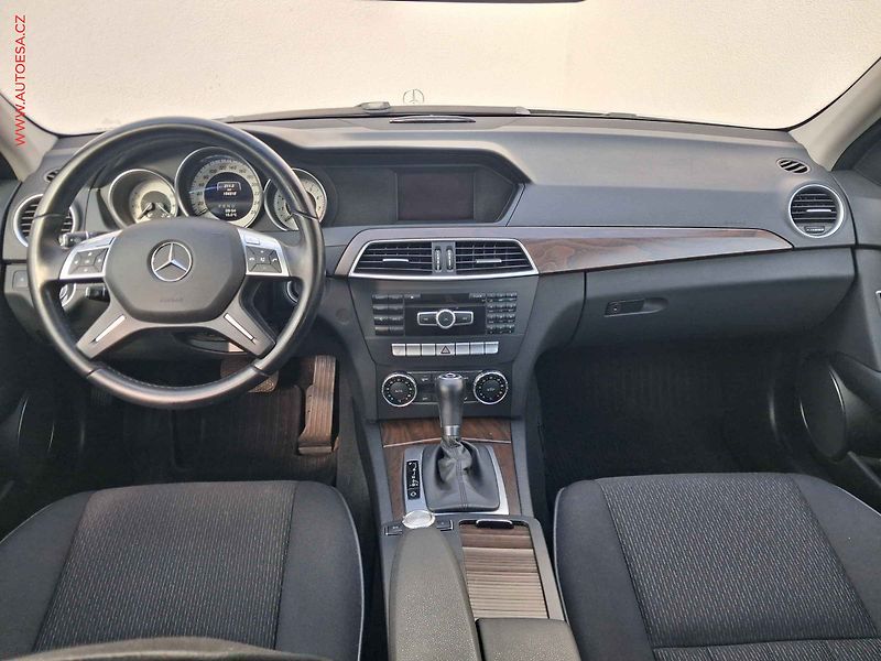 Mercedes-Benz Třídy C (2013) 1.6 C180, AT, TZ, šíbr - fotka 8 z 18