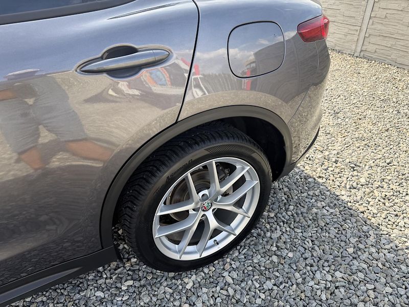Alfa Romeo Stelvio 2.2JTDM Q4 4x4 210PS VELOCE 1A - fotka 33 z 167