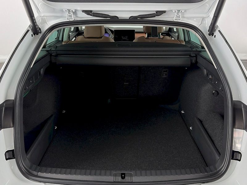 Škoda Octavia (2025) Combi 1.5TSI 110kW Exclusive S - fotka 33 z 37
