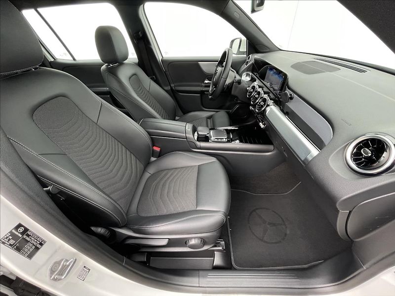Mercedes-Benz GLB 2,0 200d AT8 7Míst - fotka 17 z 24