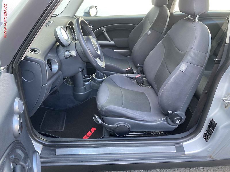 Mini One (2005) 1.6i, Panor, AC - fotka 9 z 15