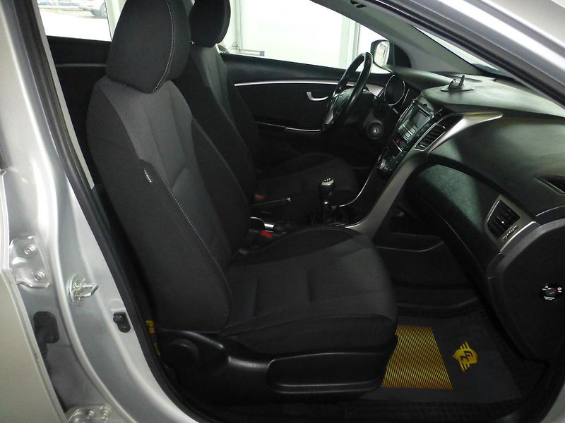 Hyundai i30 (2013) 1,6CRDI*ALU**VYHŘ.SED***KAMERA - fotka 18 z 25