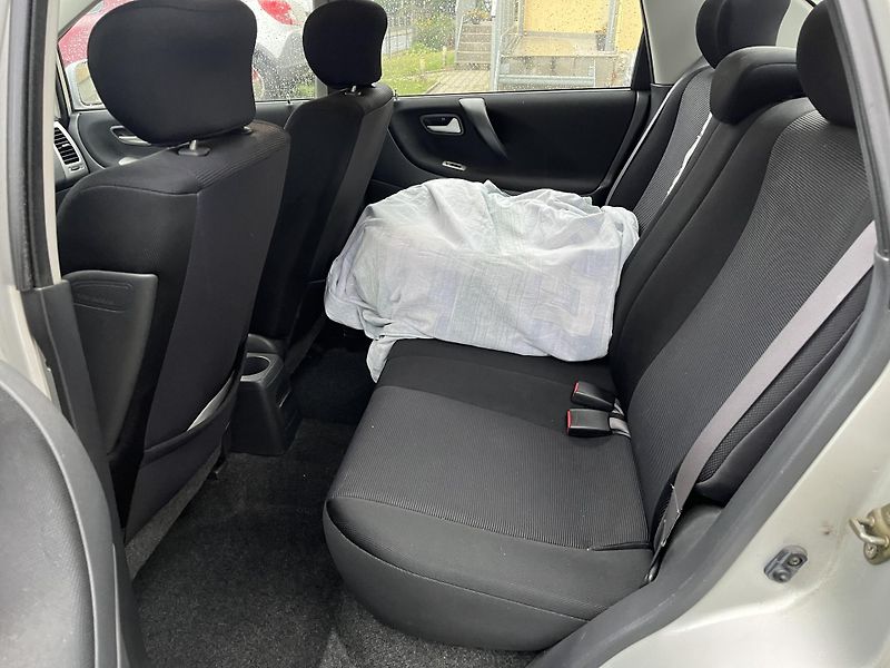 Suzuki Liana (2004) PĚKNÝ STAV - fotka 17 z 25